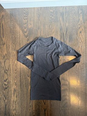 lululemon athletica Long Sleeve Black Tee -swiftly